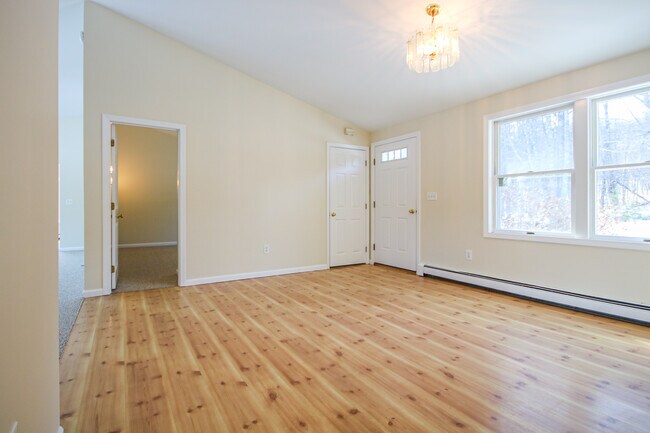 Foto del edificio - 343 Gray Rd