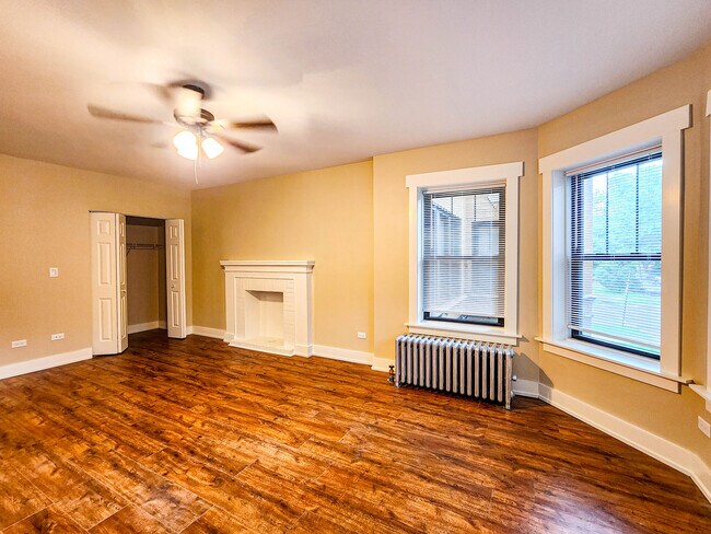 Building Photo - 2057 W Arthur Ave