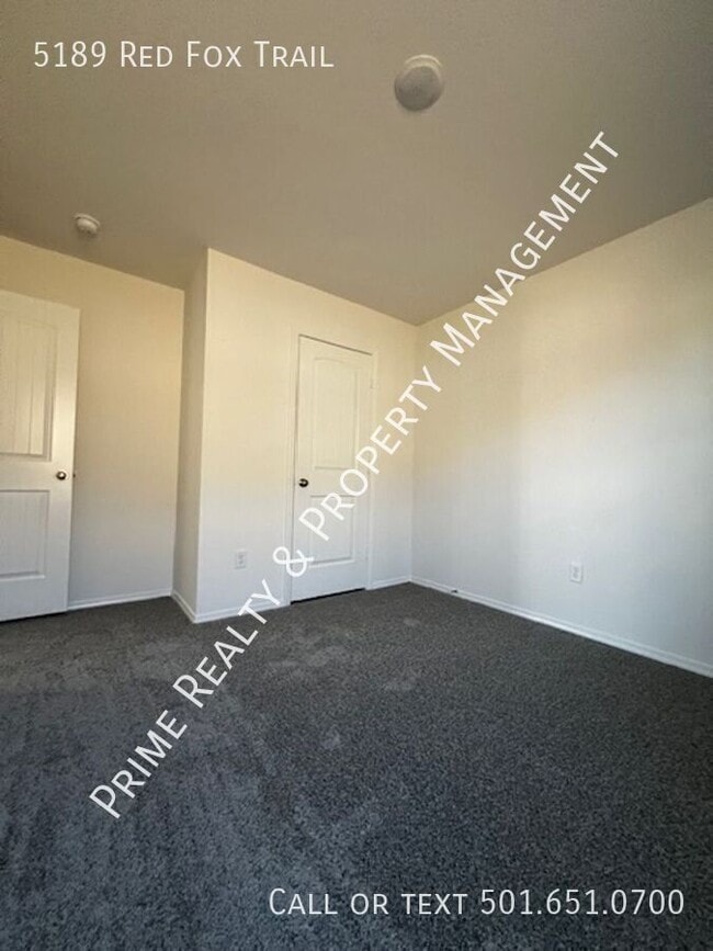 Foto del edificio - 5189 Red Fox Trl