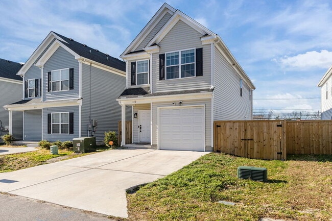 Building Photo - 812 Somb Moore Ways