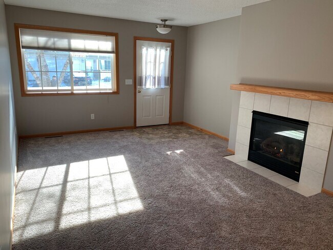 Building Photo - 3 Bed/1.5 Bath Townhome Cottage Gove- Avai...
