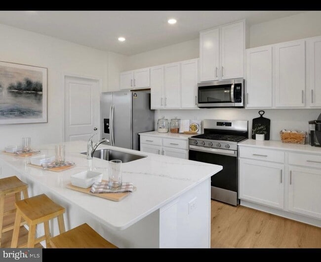 Building Photo - 121 Malibu Dr