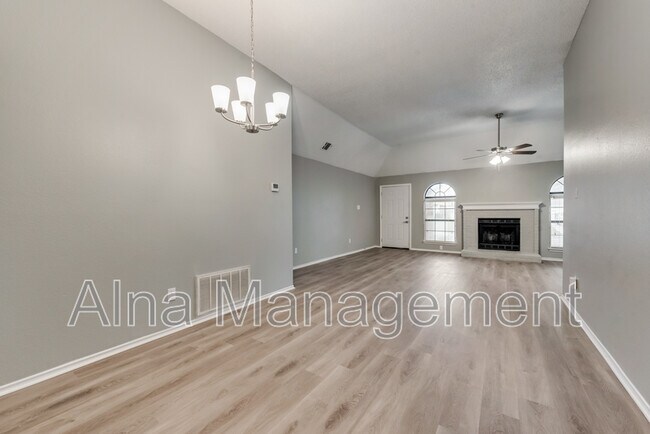 Foto del edificio - 6014 Meadowside Trail