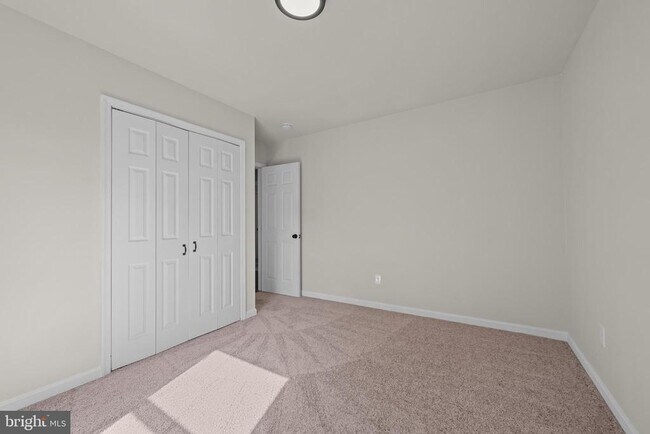 Foto del edificio - 13281 Pine Beach Rd