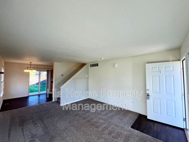 Foto del edificio - 3115 Swan Point Dr