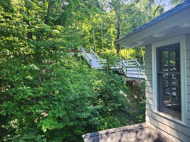 Building Photo - 134 Mountain Rd