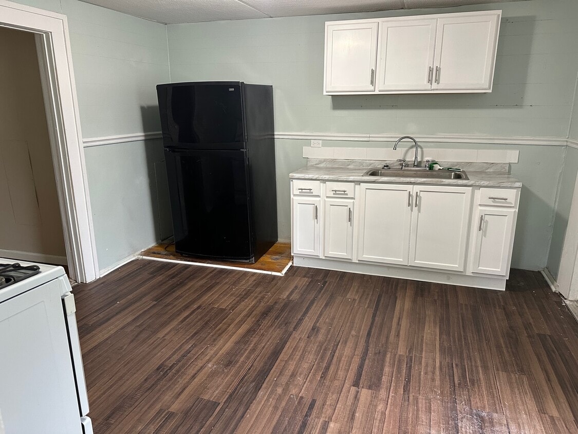 1136 W 9th St Unit 3, Ashtabula, OH 44004 Apartments in Ashtabula, OH