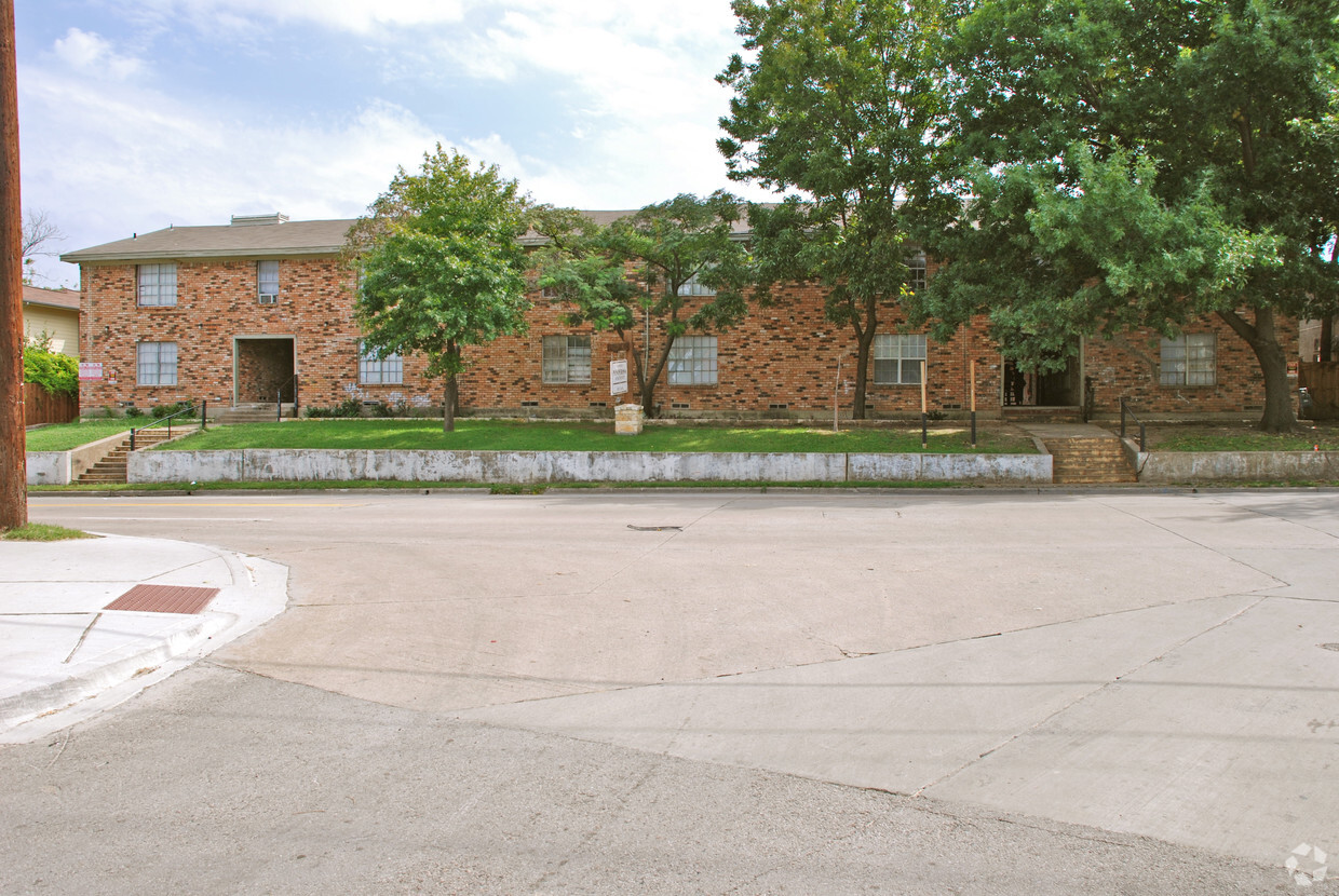 Building Photo - Ponderosa Apartments