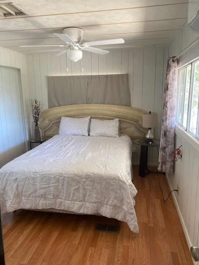 Foto del edificio - 42982 Valley Center Rd