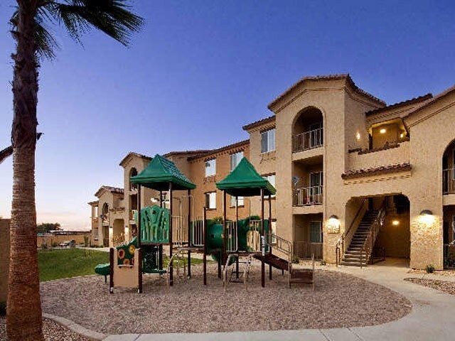 The Legacy Crossing Apartments Phoenix, AZ