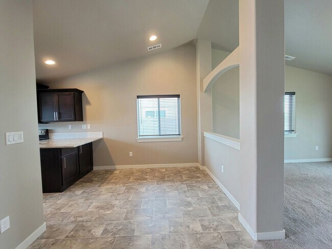 Building Photo - Great South Richland Location