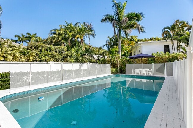 Building Photo - 211 Miraflores Dr