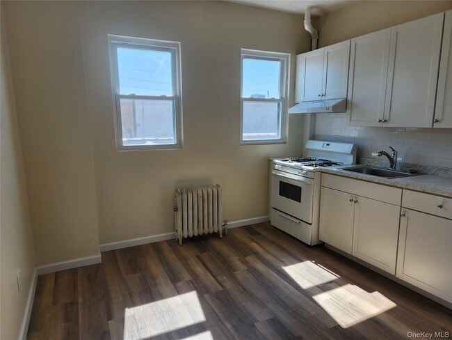 Building Photo - 49 Roger Ave