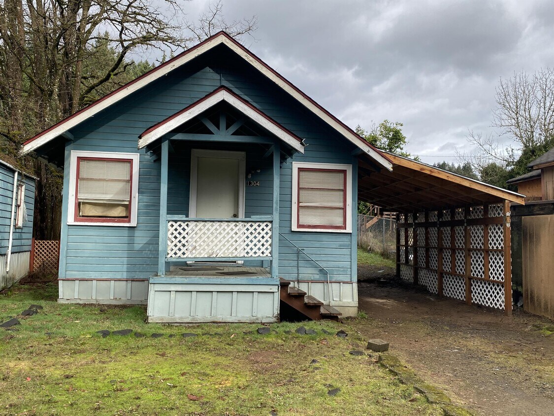 Primary Photo - 1304 W Cota St