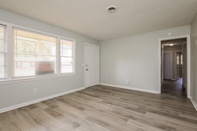 Foto del edificio - Beautiful 4  Bedroom Home Close to I-77!