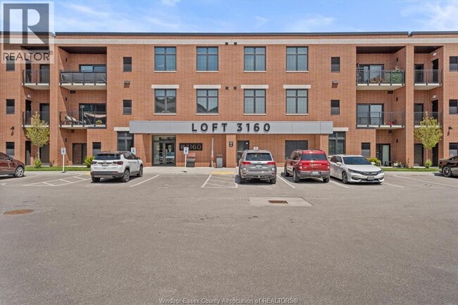 Building Photo - 3160 Meadowbrook Ln
