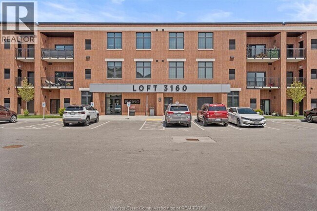 Photo du bâtiment - 3160 Meadowbrook Ln