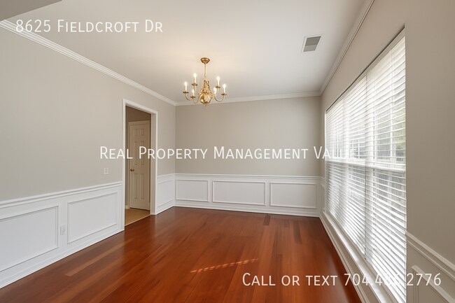 Foto del edificio - 8625 Fieldcroft Dr
