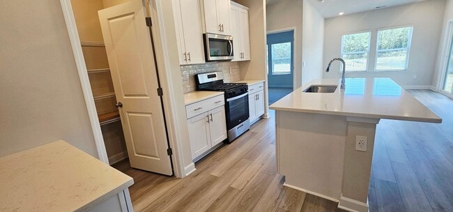 Building Photo - Long-Term Luxury Living – New Waterside Co...