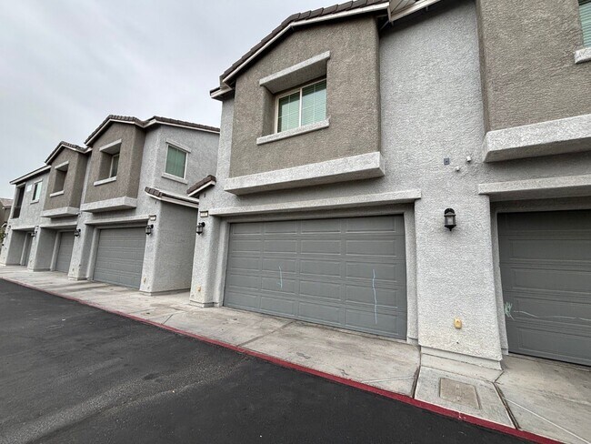 Foto del edificio - Beautiful Gated 3-Bed, 2.5-Bath Townhome in North Las Vegas!