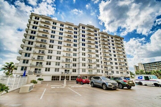 Foto del edificio - 3221 S Ocean Blvd