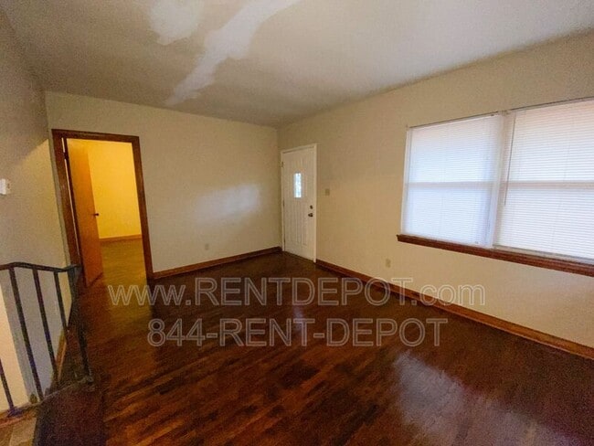 Building Photo - 1602 S Fares Ave