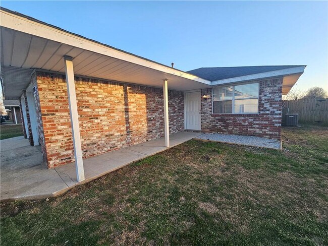 Foto del edificio - 2326 W Roselawn St