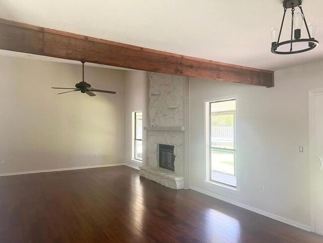 Living Room - 4816 Glenbrooke Dr