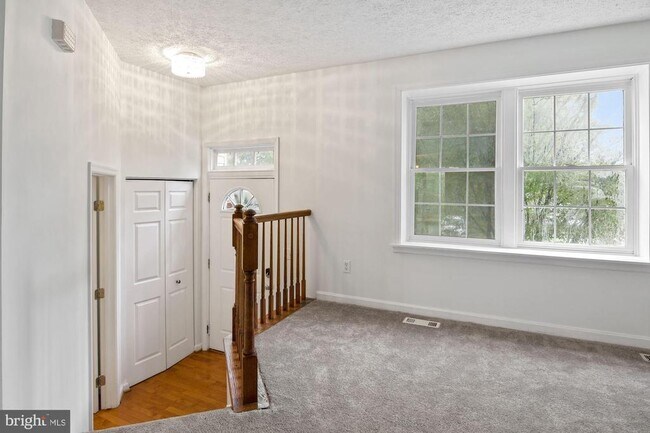 Foto del edificio - 302 Ridgecrest Ct