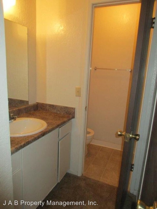 Foto del edificio - 3140-42-44-46 Wentworth Dr