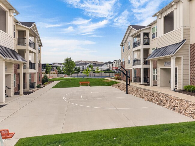 Foto del edificio - Spacious 3 Bed, 2 Bath Condo in The Exchange – Lehi, UT