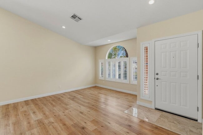 Foto del edificio - 235 Scotgrove St