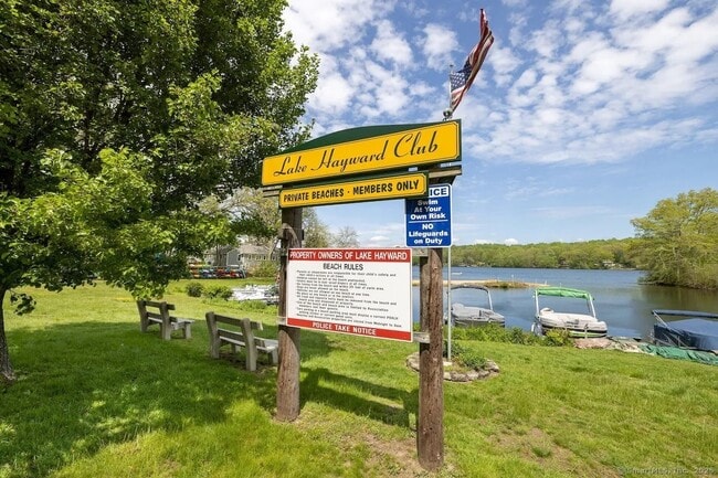 Foto del edificio - 76 Ridgewood Rd