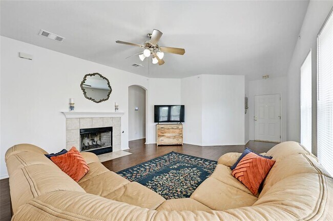 Foto del edificio - 808 N Creek Blvd