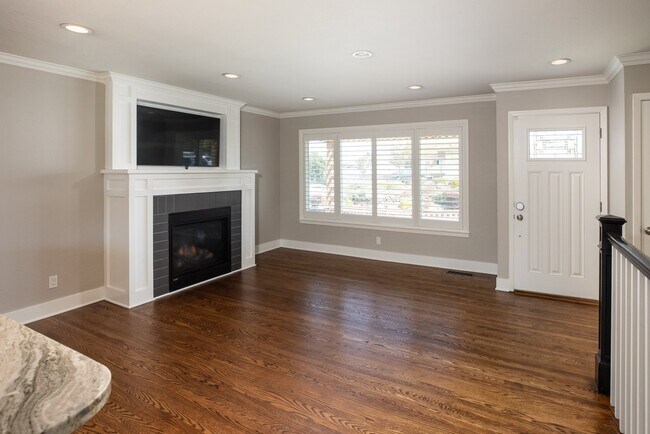 Foto del edificio - 3511 Hillcrest Dr