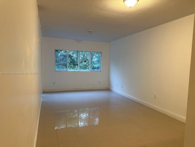 Foto del edificio - 652 NE 63rd St