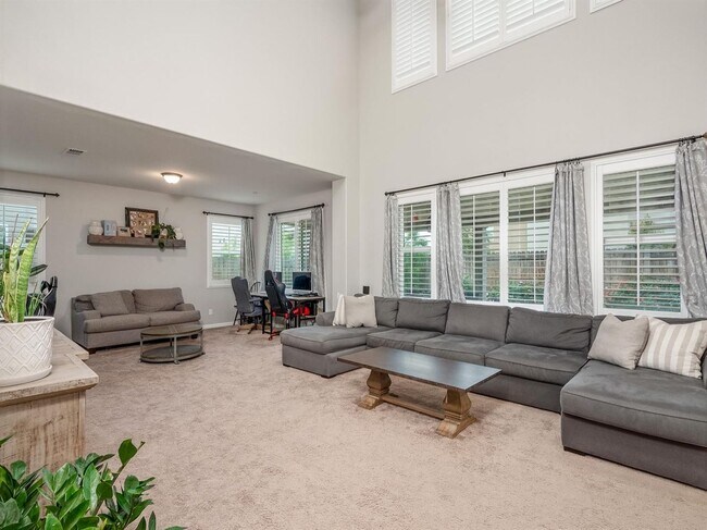 Foto del edificio - Newly Built 5 Bedroom Home Near Clovis East