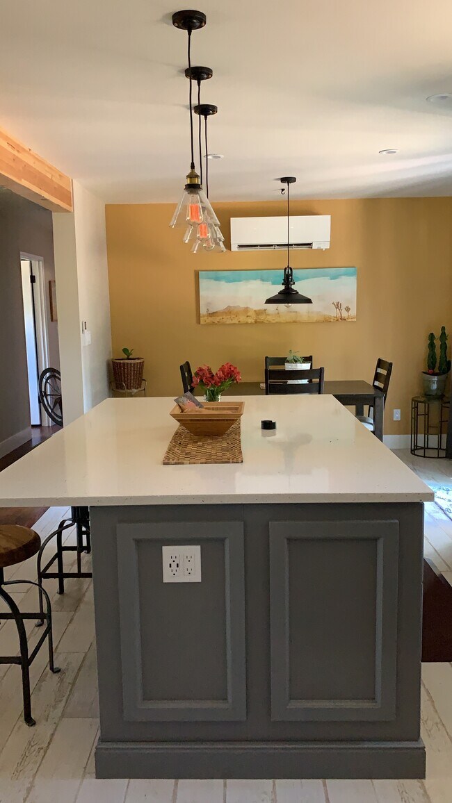 Foto del edificio - 1261 NE Dempsey Dr