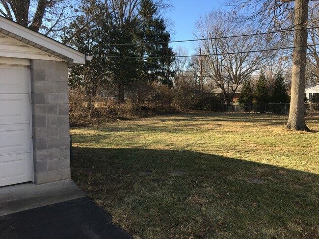 Building Photo - 3001 Boaires Ln