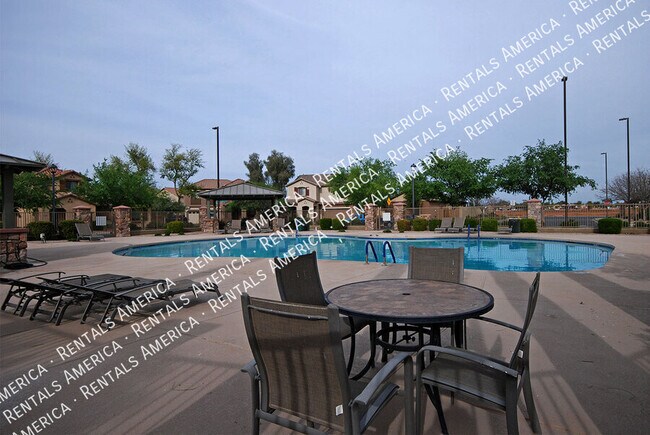 Foto del edificio - 2010 S Falcon Dr