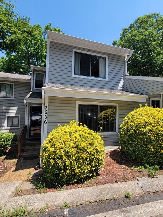 Primary Photo - 3556 Heathrow Dr