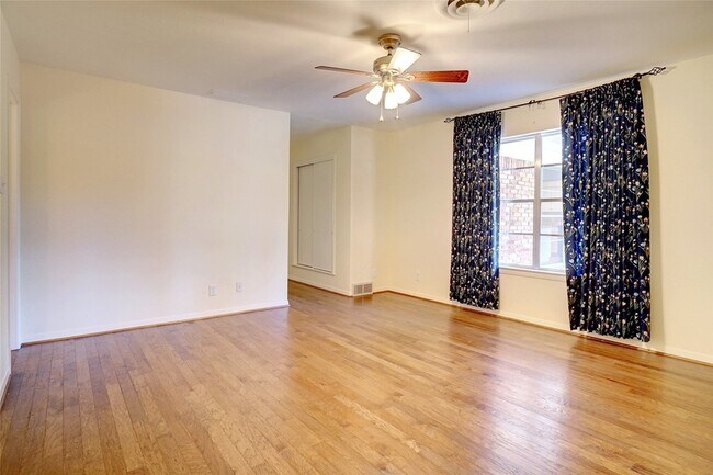 Foto del edificio - 6348 Juneau Rd