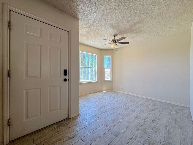 Foto del edificio - East El Paso 4 bed 2.5 bath