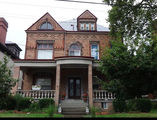 Photo - 140 S Fairmount St House