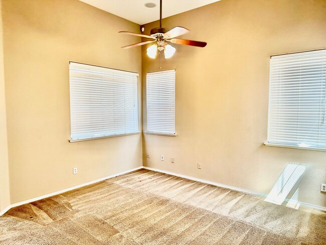 Building Photo - Spacious European Grove 3/2.5 off Fig Gard...