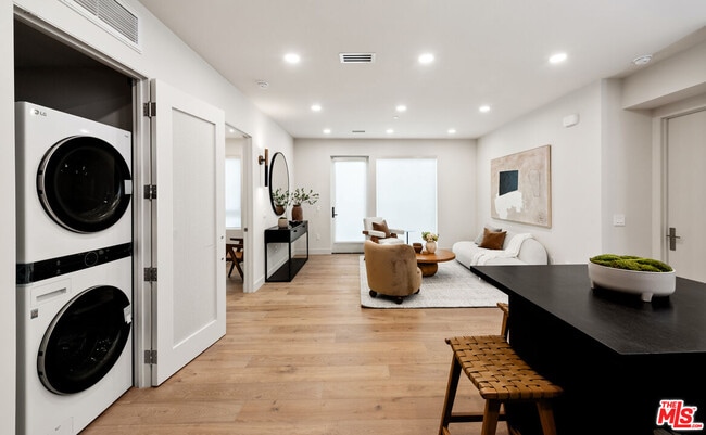 Foto del edificio - 505 S Barrington Ave