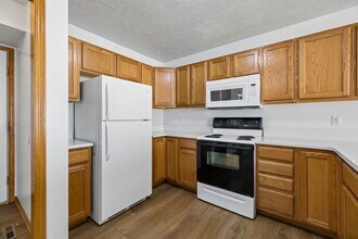 Building Photo - 7200-7204 Dorchester Ct