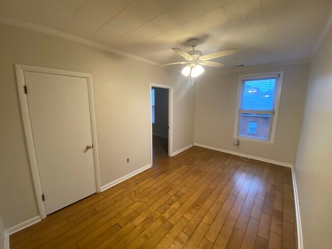 Large Living Room - 63 Warren St