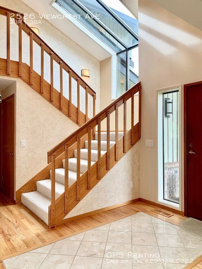 Foto del edificio - 2526 Viewcrest Ave