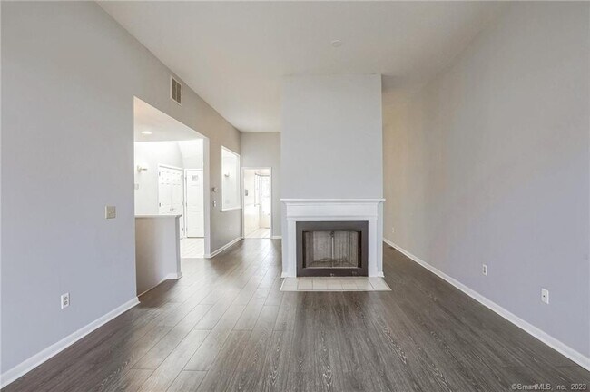 Building Photo - 47 Brittania Dr